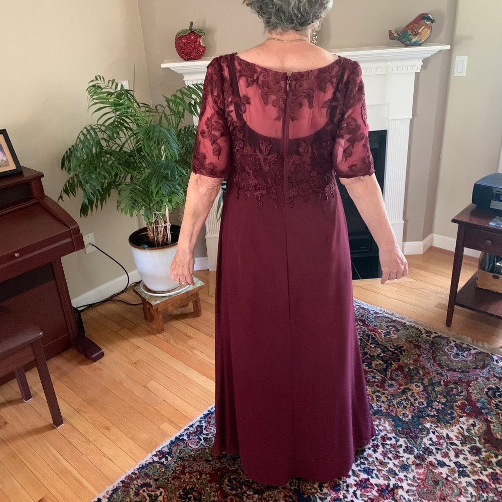 Mother of the Bride/Groom Dress - Picture 2 of 6